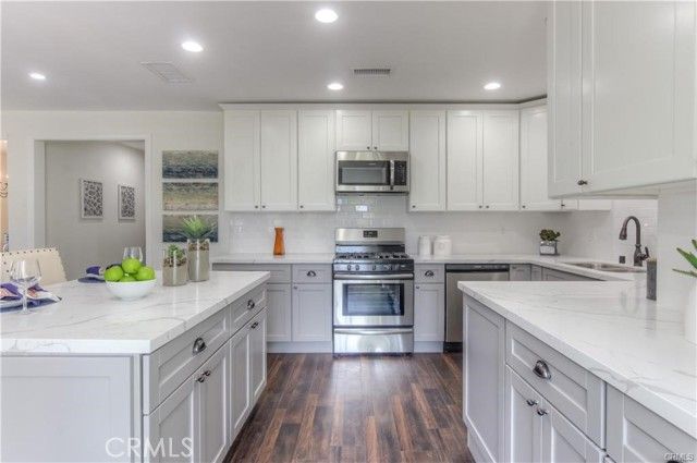 1925 N Screenland Drive, Burbank, CA 91505