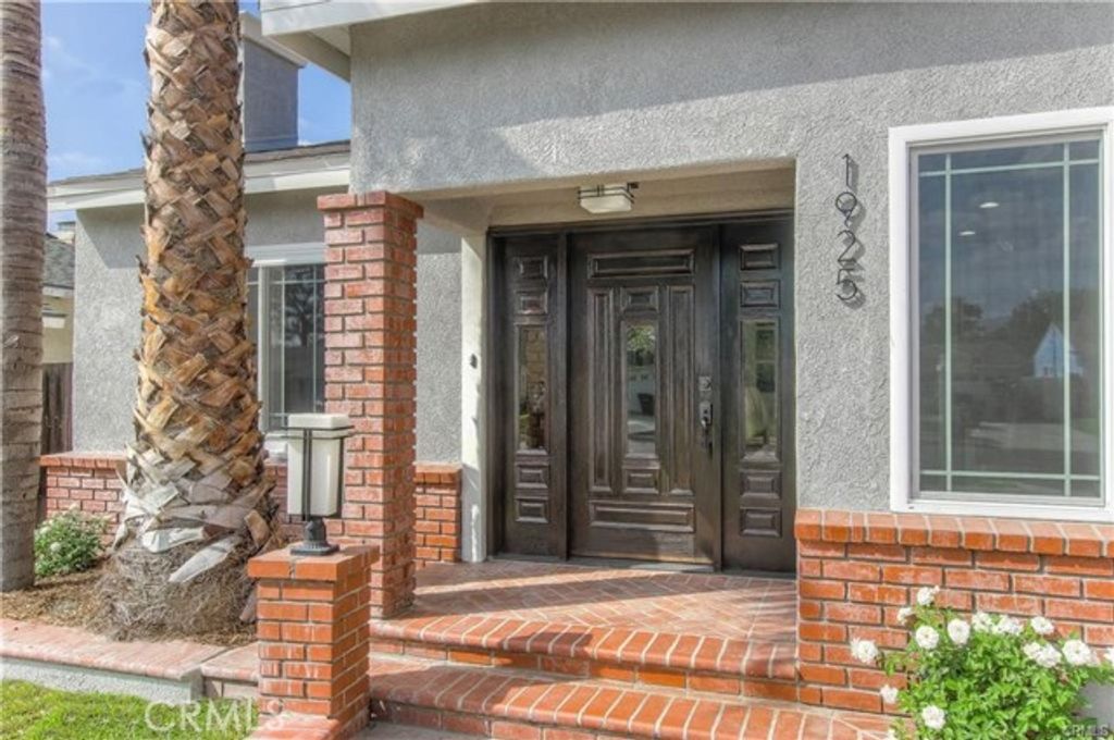 1925 N Screenland Drive, Burbank, CA 91505