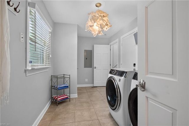 2105 Lords LNDG, Virginia Beach, VA 23454