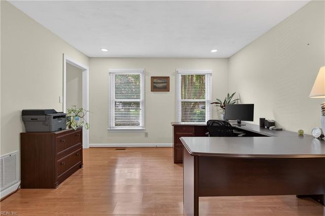 2105 Lords LNDG, Virginia Beach, VA 23454