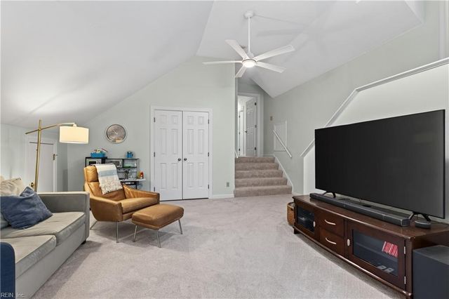 2105 Lords LNDG, Virginia Beach, VA 23454