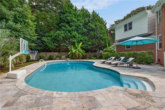 2105 Lords LNDG, Virginia Beach, VA 23454