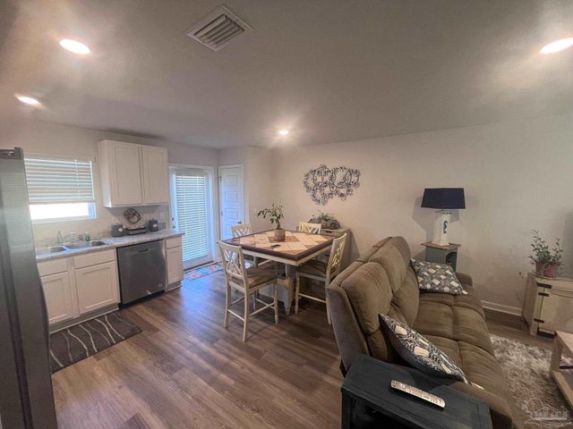 6249 Firefly Dr, Milton, FL 32583