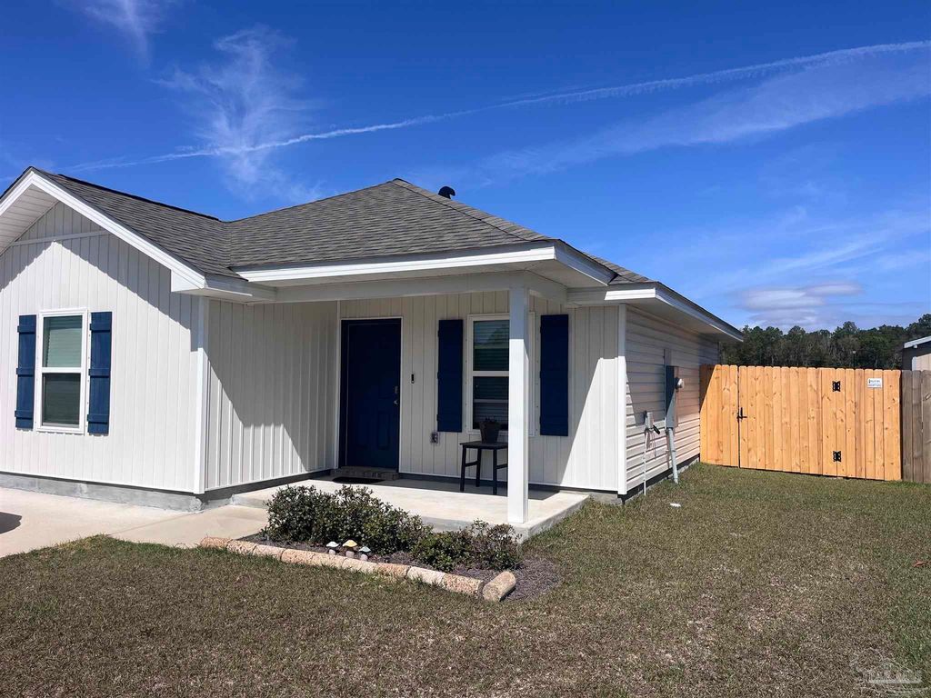 6249 Firefly Dr, Milton, FL 32583