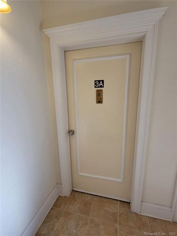 391 Reef Road 3A, Fairfield, CT 06824