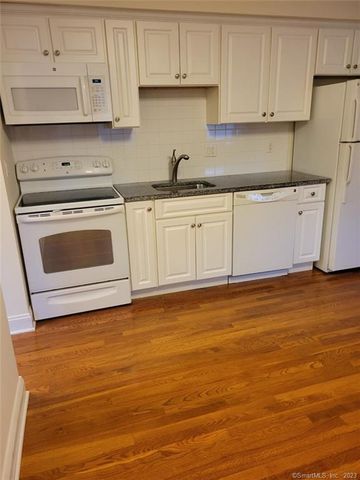 391 Reef Road 3A, Fairfield, CT 06824