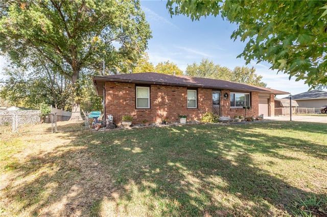 1008 3rd Street, Camden Point, MO 64018