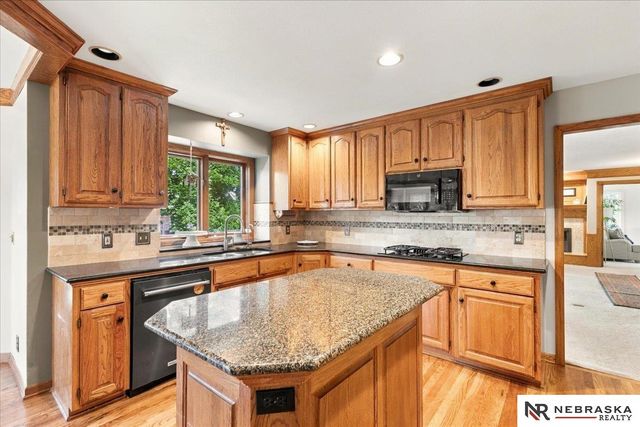 16512 Mason Street, Omaha, NE 68118