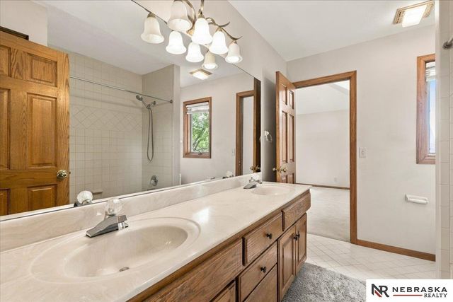 16512 Mason Street, Omaha, NE 68118