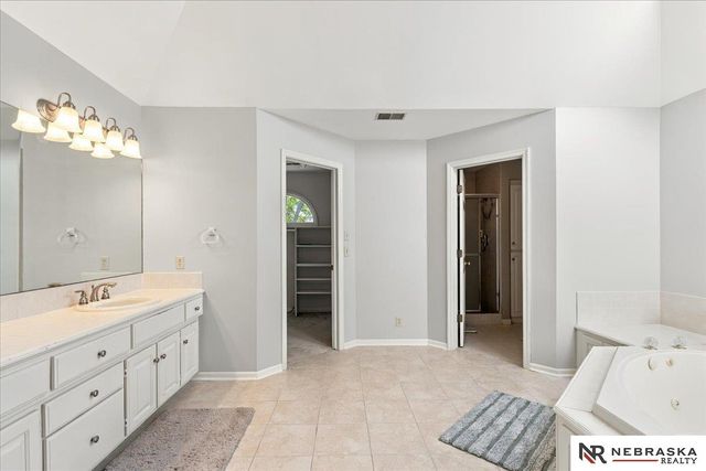 16512 Mason Street, Omaha, NE 68118