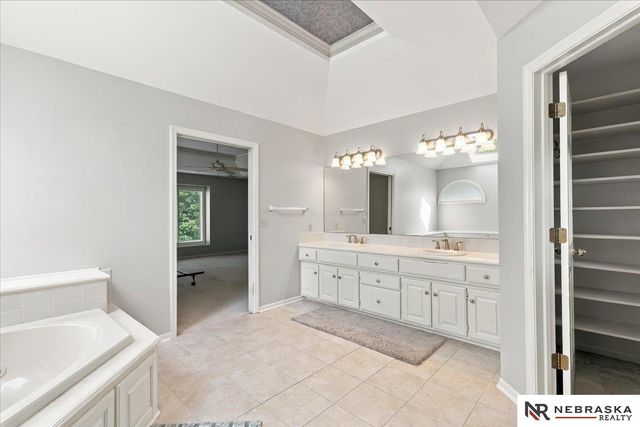 16512 Mason Street, Omaha, NE 68118