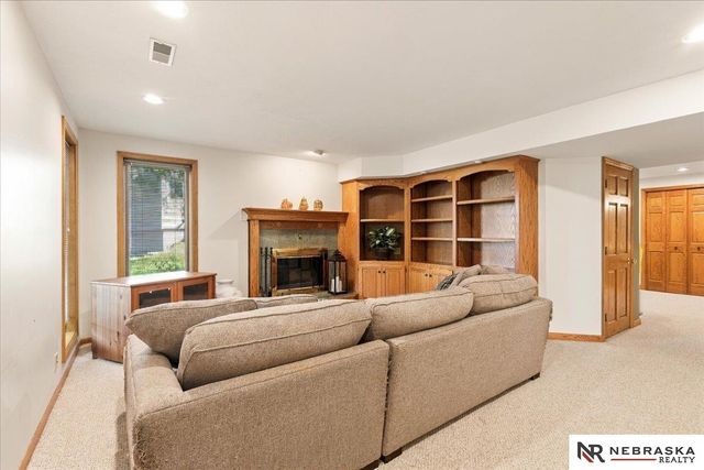 16512 Mason Street, Omaha, NE 68118
