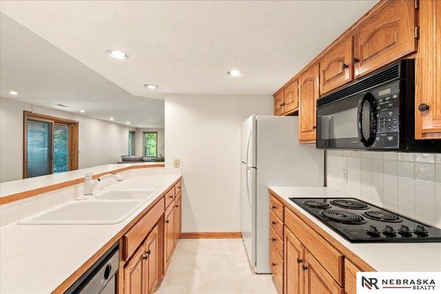 16512 Mason Street, Omaha, NE 68118