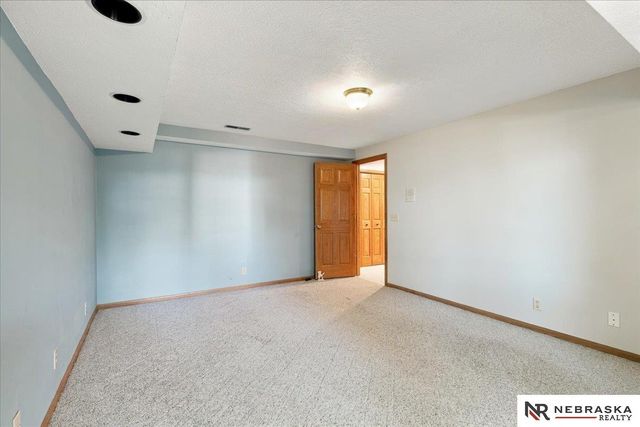 16512 Mason Street, Omaha, NE 68118