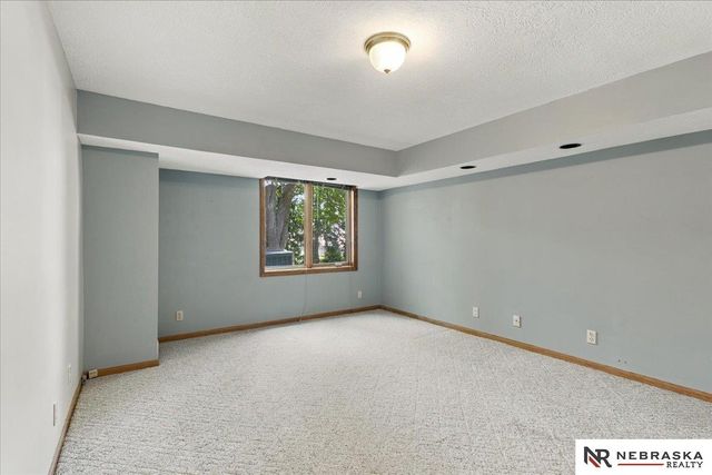 16512 Mason Street, Omaha, NE 68118
