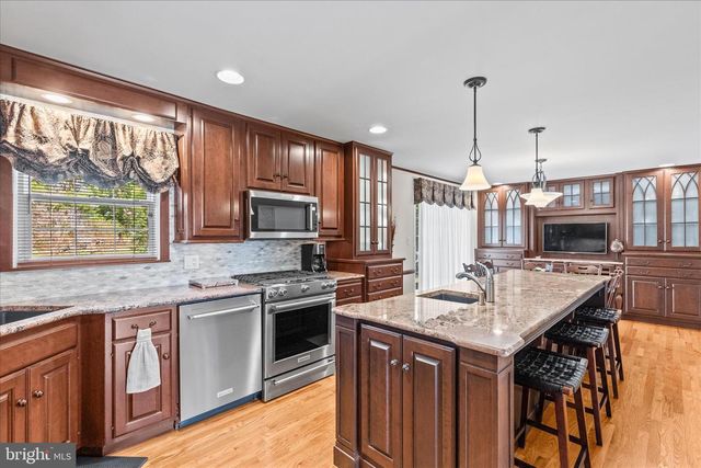 1240 GARRISON DR, York, PA 17404