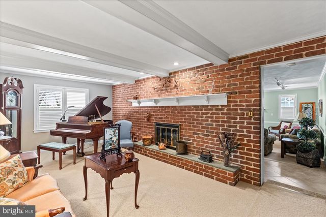 1240 GARRISON DR, York, PA 17404