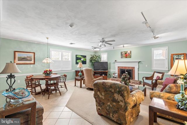 1240 GARRISON DR, York, PA 17404