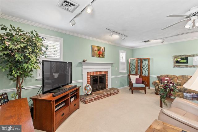 1240 GARRISON DR, York, PA 17404