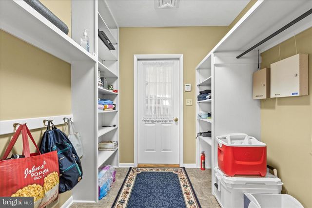 1240 GARRISON DR, York, PA 17404