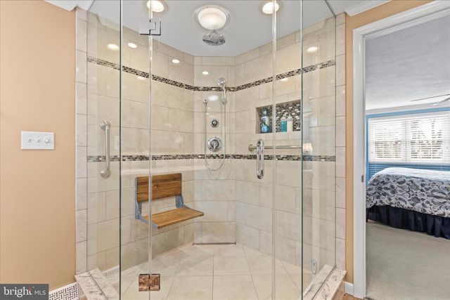 1240 GARRISON DR, York, PA 17404