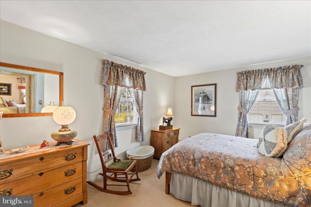 1240 GARRISON DR, York, PA 17404