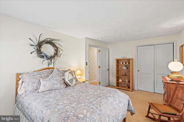 1240 GARRISON DR, York, PA 17404