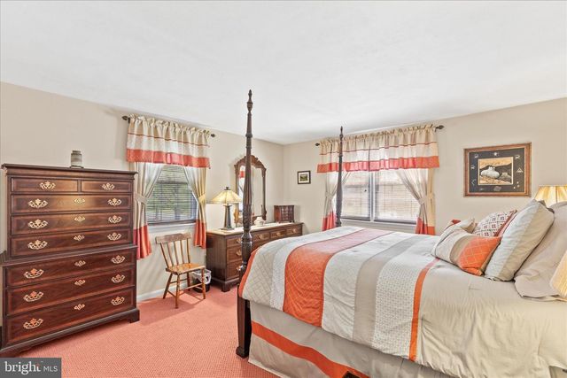 1240 GARRISON DR, York, PA 17404