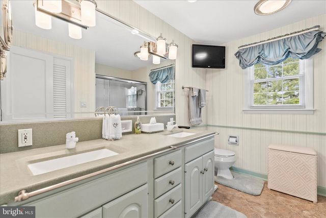 1240 GARRISON DR, York, PA 17404