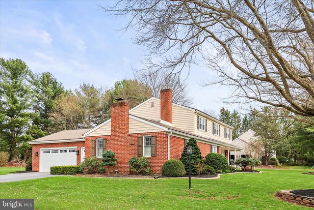 1240 GARRISON DR, York, PA 17404