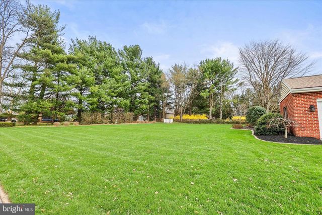 1240 GARRISON DR, York, PA 17404