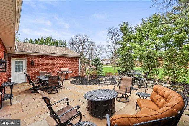 1240 GARRISON DR, York, PA 17404