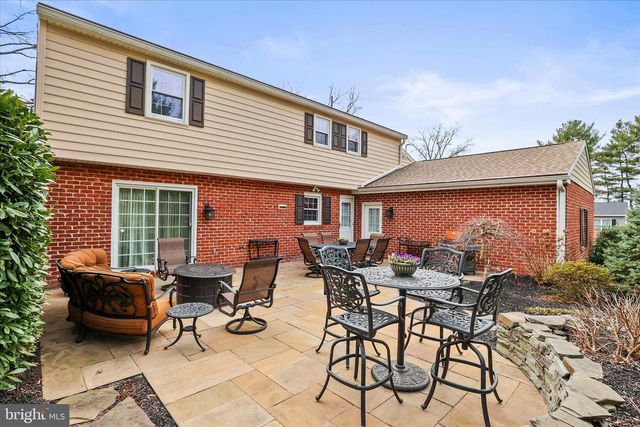 1240 GARRISON DR, York, PA 17404