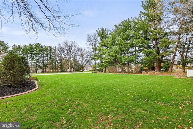 1240 GARRISON DR, York, PA 17404