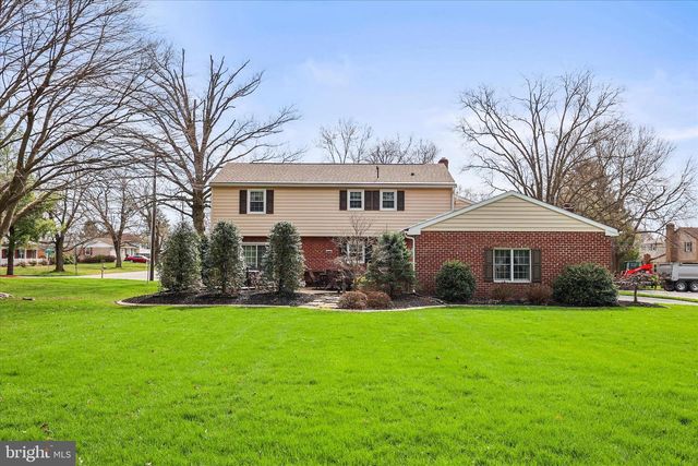 1240 GARRISON DR, York, PA 17404