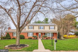 1240 GARRISON DR, York, PA 17404
