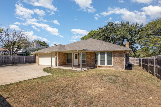2008 Oakmeadow Street, Bedford, TX 76021