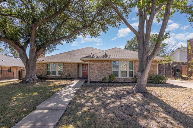2008 Oakmeadow Street, Bedford, TX 76021