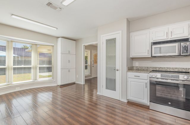 2008 Oakmeadow Street, Bedford, TX 76021