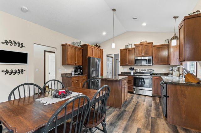 713 Cherrywood Lane NE, Isanti, MN 55040