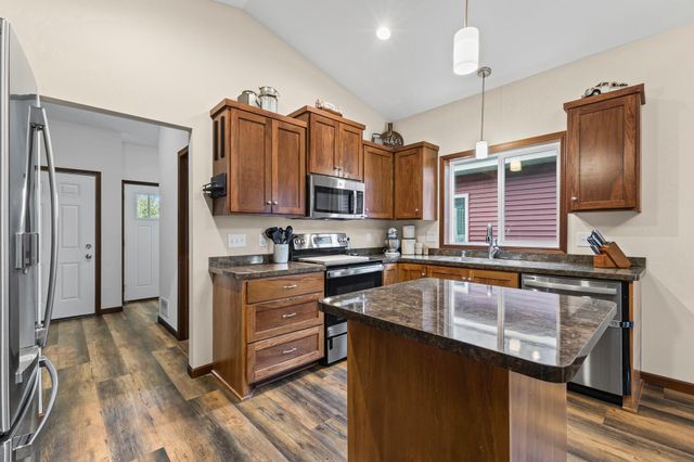 713 Cherrywood Lane NE, Isanti, MN 55040