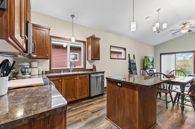 713 Cherrywood Lane NE, Isanti, MN 55040