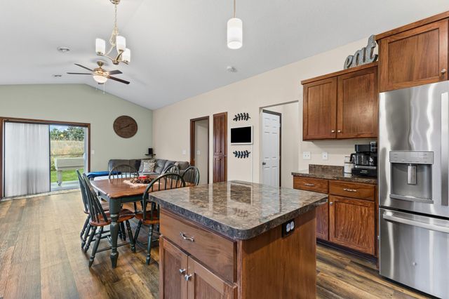 713 Cherrywood Lane NE, Isanti, MN 55040