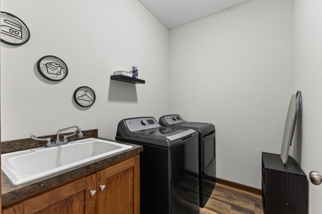 713 Cherrywood Lane NE, Isanti, MN 55040