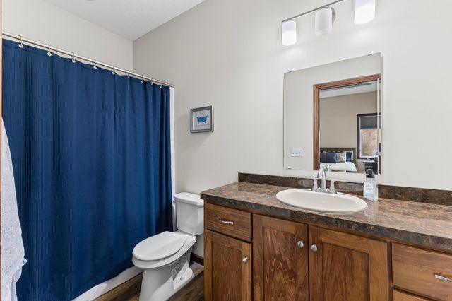 713 Cherrywood Lane NE, Isanti, MN 55040