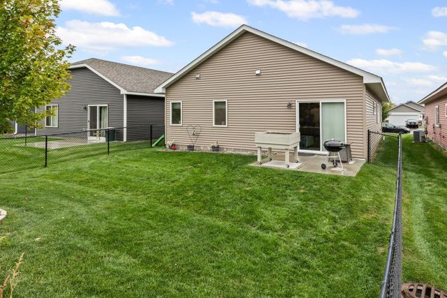 713 Cherrywood Lane NE, Isanti, MN 55040