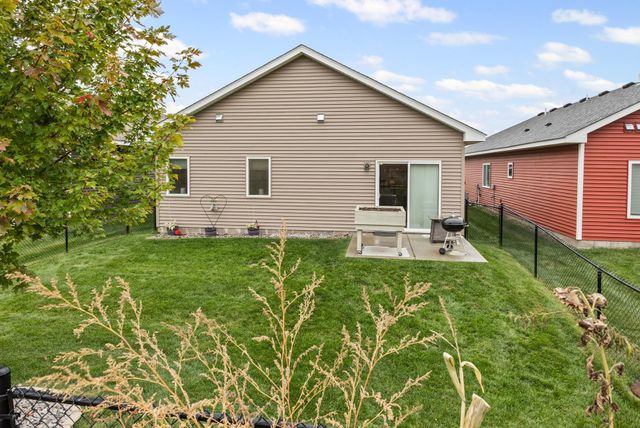 713 Cherrywood Lane NE, Isanti, MN 55040