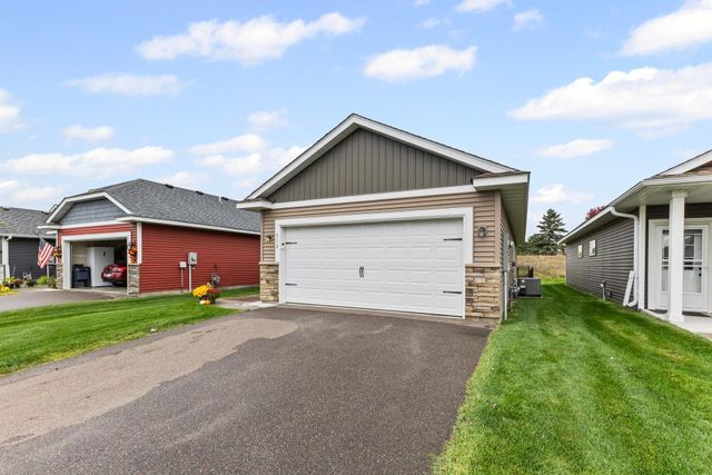 713 Cherrywood Lane NE, Isanti, MN 55040