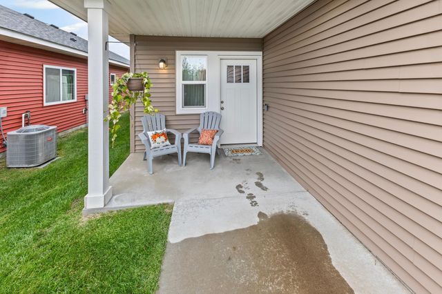 713 Cherrywood Lane NE, Isanti, MN 55040