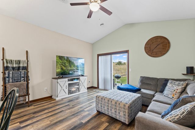 713 Cherrywood Lane NE, Isanti, MN 55040